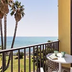 Bed & Breakfast La Terrazza Sul Mare 4*