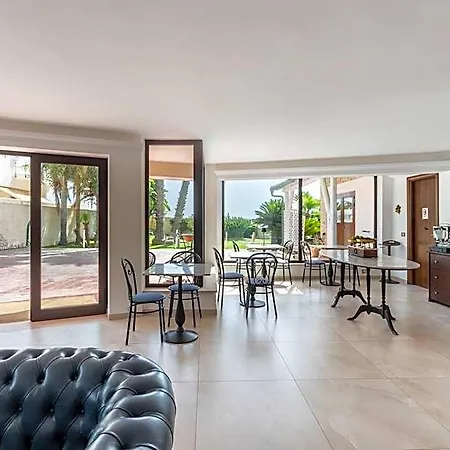 La Terrazza Sul Mare לינה וארוחת בוקר 4*