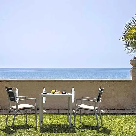 Bed and breakfast La Terrazza Sul Mare 4*