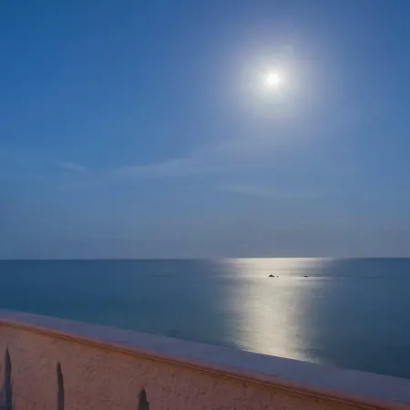 La Terrazza Sul Mare 住宿加早餐酒店 阿沃拉
